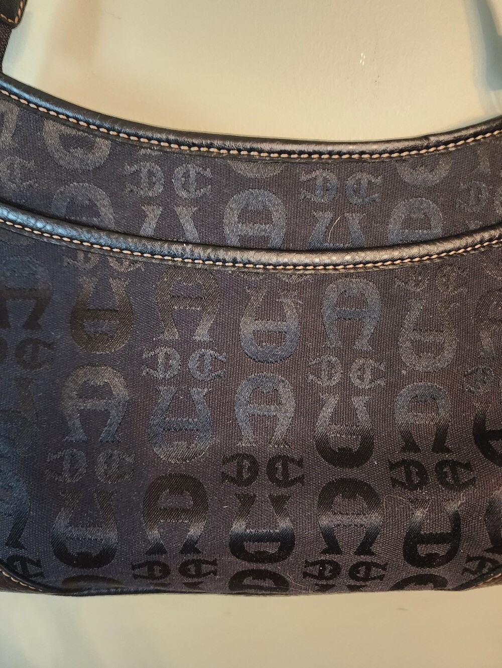 Etienne Aigner Shoulder Bag - Picture 3 of 11